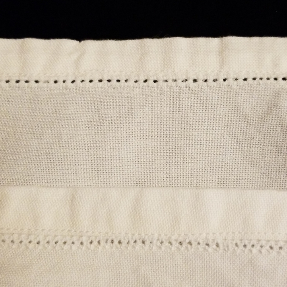 Small Fruit embroidered tablecloth - Picture 5 of 6